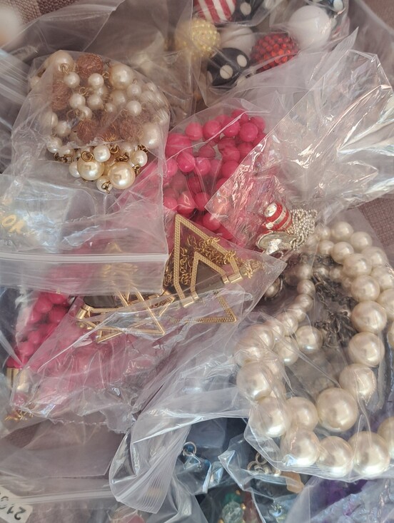 Various Jewelry - 50 PIECE LOT NICE COSTUME JEWELRY WEARABLE, UNTANGLED, CONDITION, NO JUNK!
